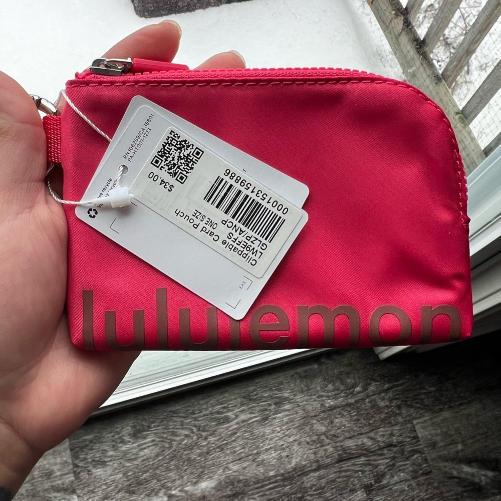 Lululemon clippable pouch